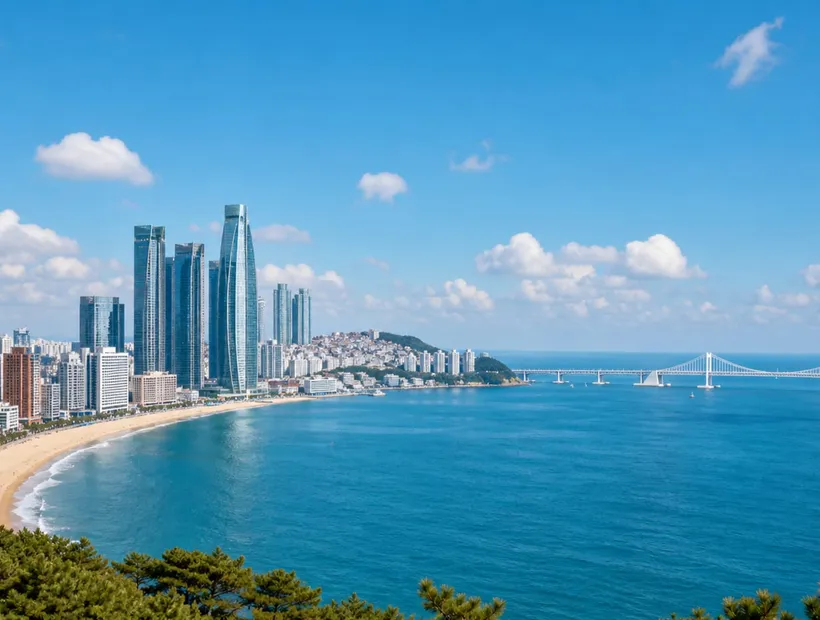 釜山海雲台海岸與廣安大橋白天海港城市景色,釜山自由行示意